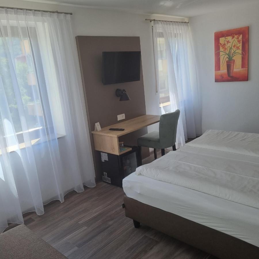 Hotel Garni Krone ガイスリンゲン・アン・デア・シュタイゲ エクステリア 写真