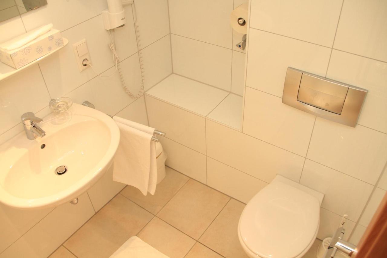 Hotel Garni Krone ガイスリンゲン・アン・デア・シュタイゲ エクステリア 写真