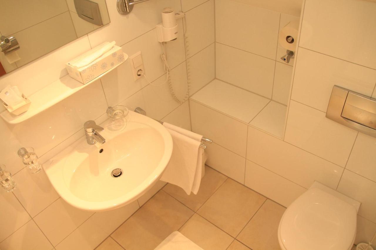 Hotel Garni Krone ガイスリンゲン・アン・デア・シュタイゲ エクステリア 写真